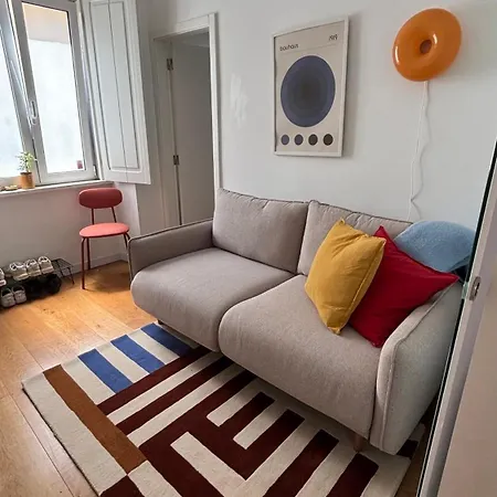 Cozy Private Bedroom In Shared T2 In Graca, 民宿